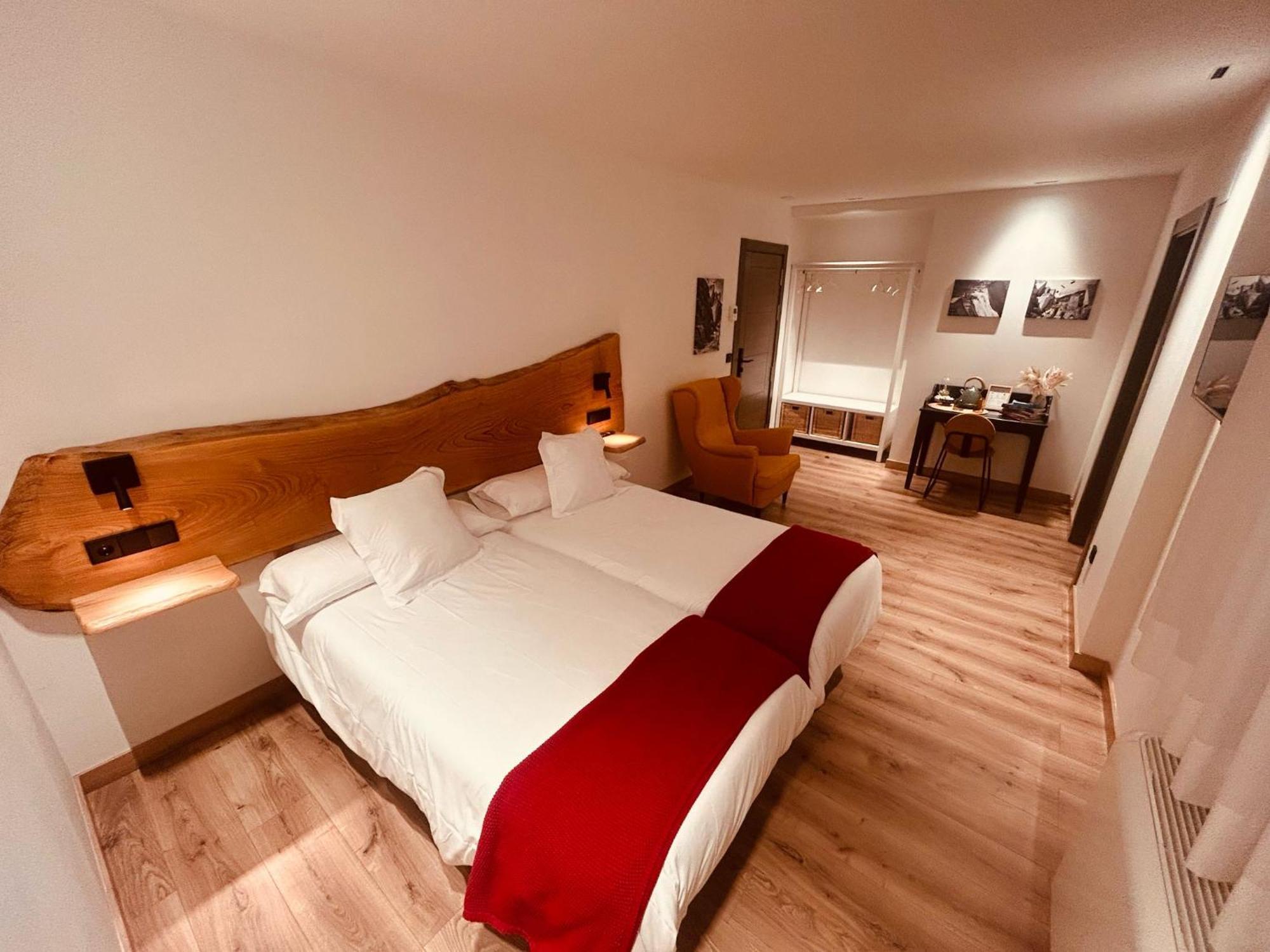 A Reigada Hotel Restaurante Grandas de Salime Zewnętrze zdjęcie